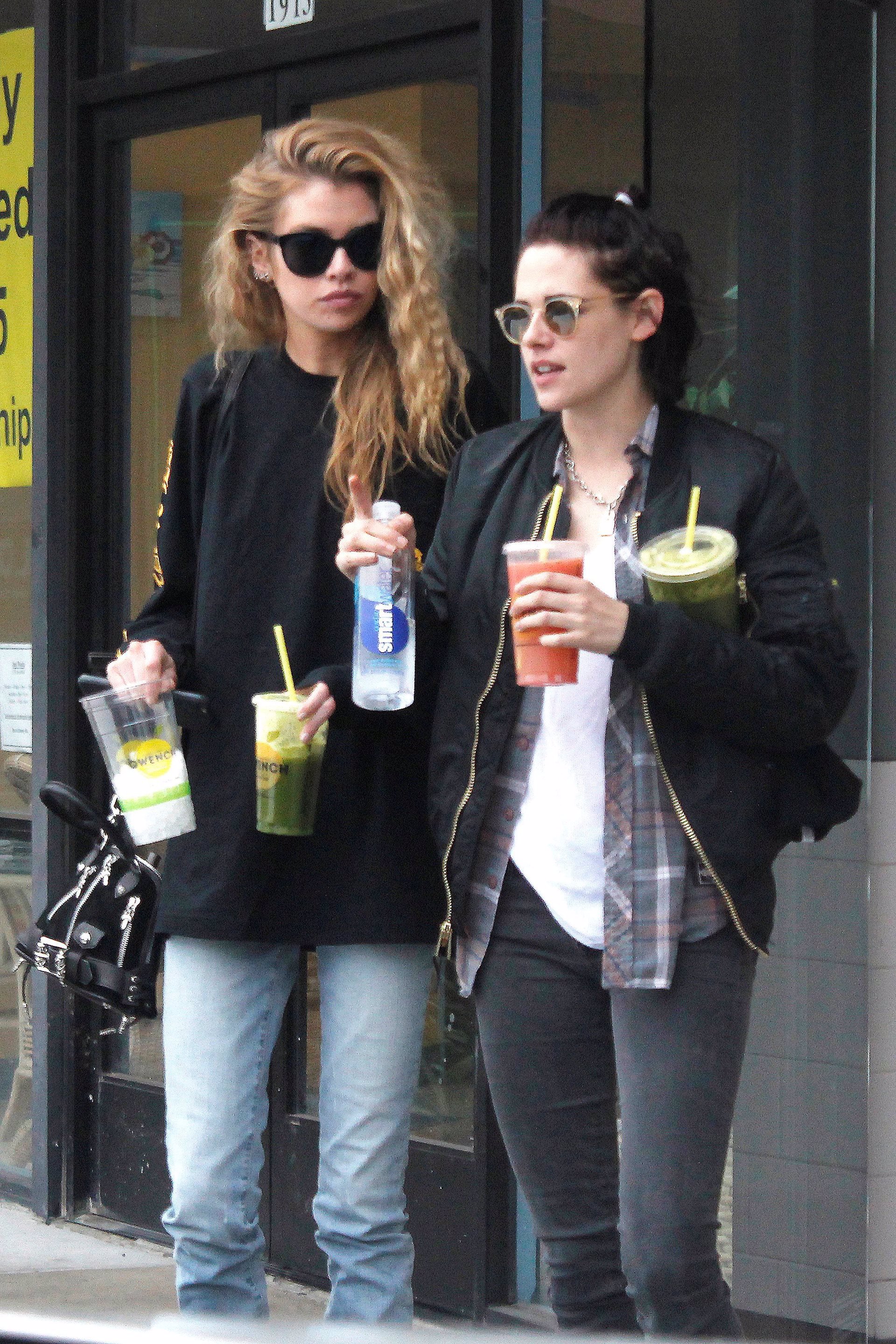 Kristen Stewart y la modelo Stella Maxwell afianzan su relación viviendo  juntas