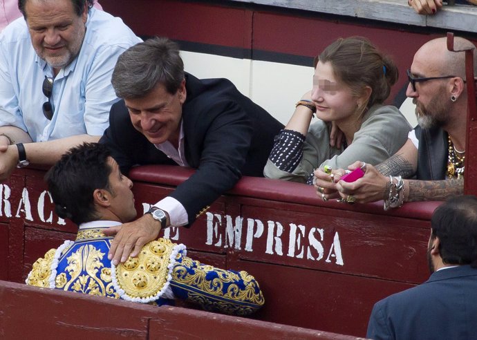 Francisco rivera en las ventas ante la mirada de cayetano martínez de irujo