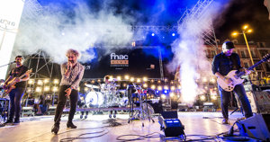 Smile,  Mikel Erentxun,  León Benavente en concierto