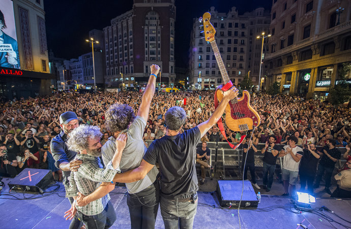 Smile,  Mikel Erentxun,  León Benavente en concierto