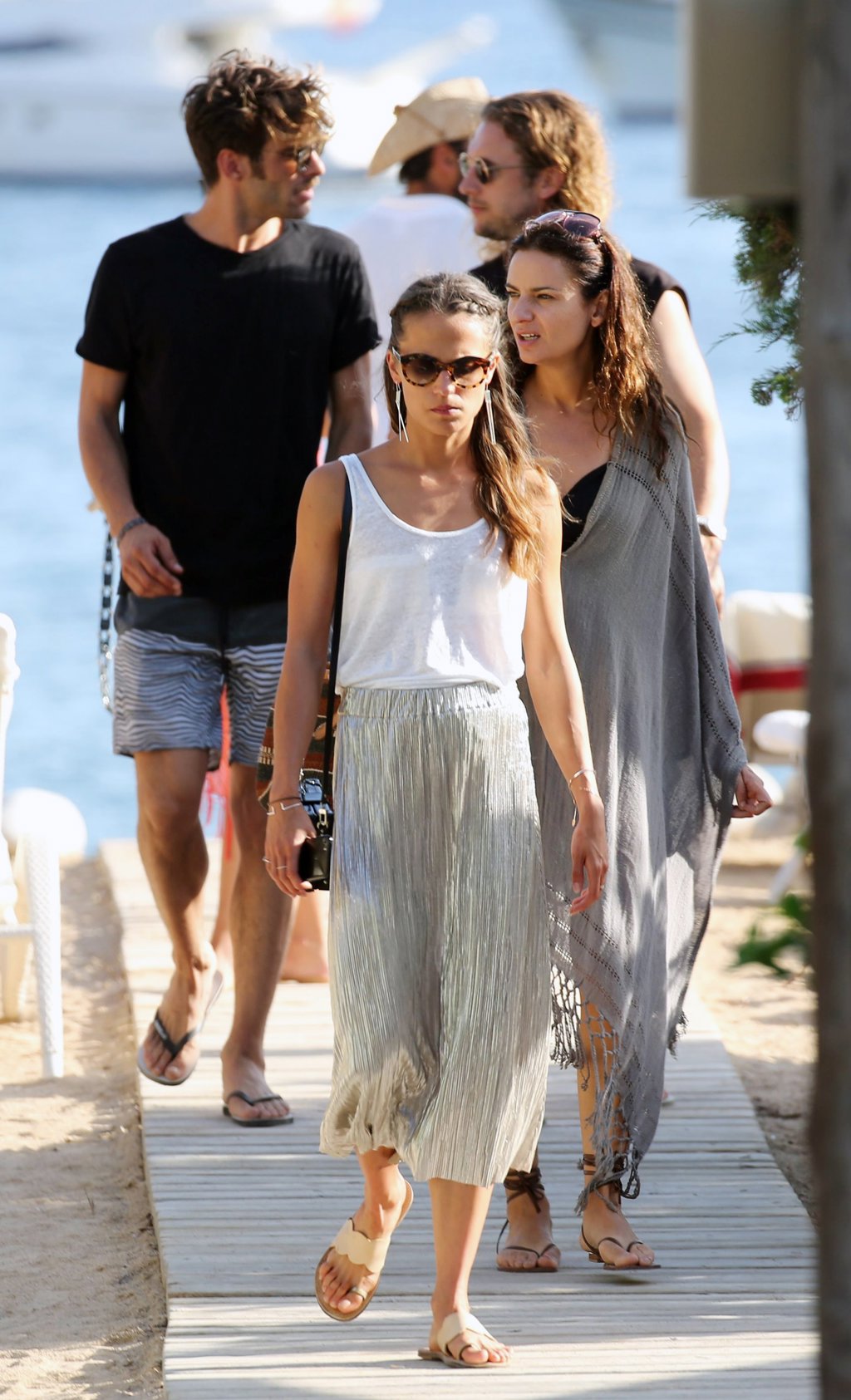 La actriz Alicia Vikander cambia a su novio por Jon Kortajarena