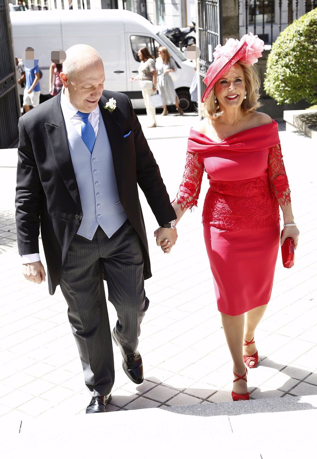 Nieves Herrero emocionada en la boda de su hija mayor