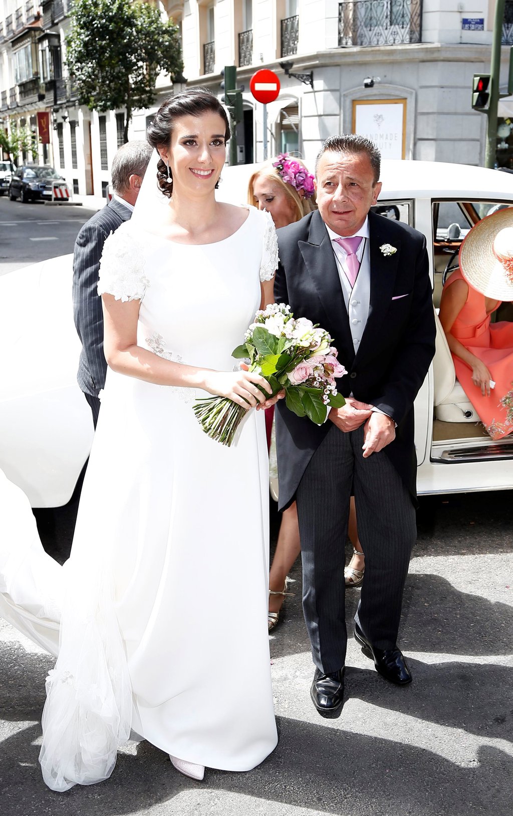 Nieves Herrero emocionada en la boda de su hija mayor