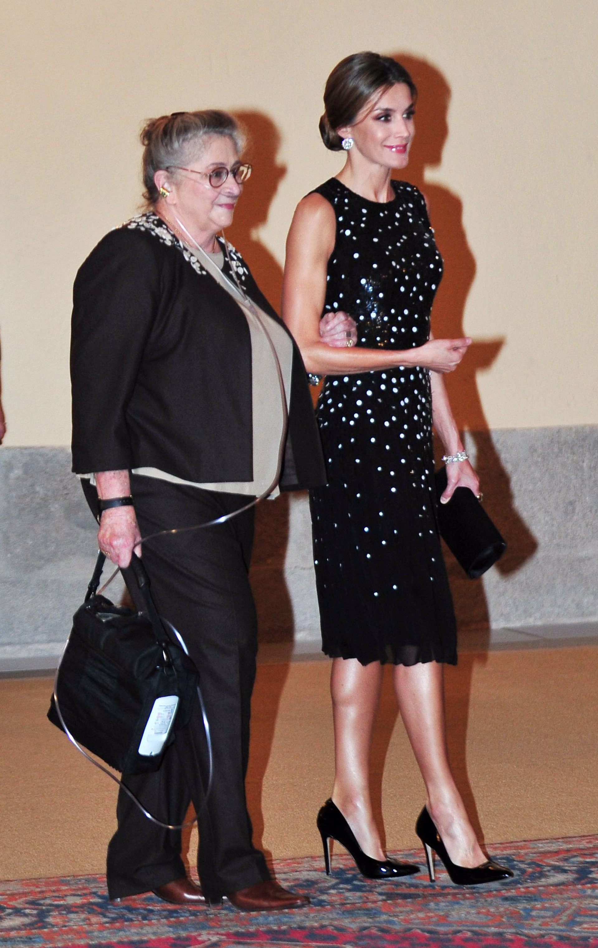 La Reina deslumbra con nuevo vestido de Carolina Herrera