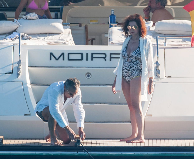 Ana Rosa Quintana, en traje de baño y espectacular a sus 62 años