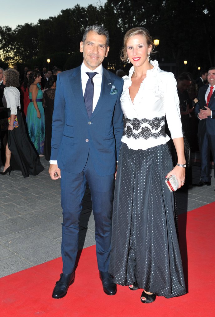 Paco Roncero y su pareja Nerea Ruano muy guapos en el aniversario jamones joselito