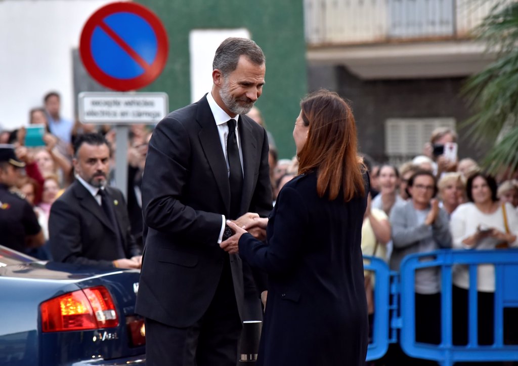 Los Reyes En El Duro Momento De Los Familiares De Las Víctimas De La ...