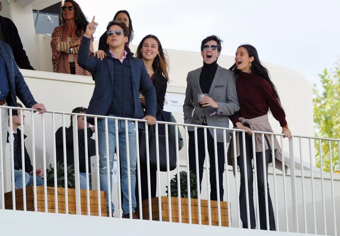 Victoria Federica y Gonzalo Caballero, muy divertidos en el Hipódromo