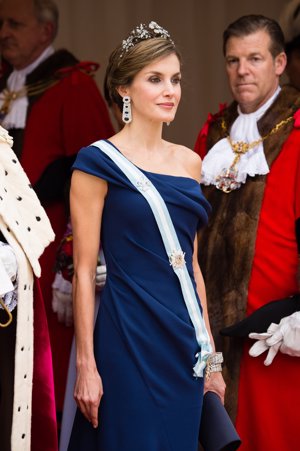 La Reina letizia utiliza dos días seguidos durante la visita de los Reyes a Reino Unido, las pulseras de la Reina Victoria Eugenia