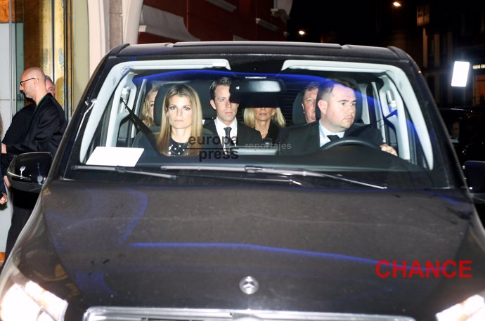 ATHINA ONASSIS EN COCHE EN LA BODA DE MARTA ORTEGA Y CARLOS TORRETTA