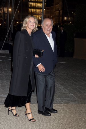 Amancio Ortega y su mujer Flora Pérez, felices en la boda de su hija Marta Ortega con Carlos Torretta, foto oficial