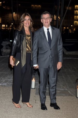 Núñez Feijoo y su pareja Eva Cárdenas,  invitados: foto oficial boda Marta Ortega y Carlos Torretta noche en el Real Club Naútico