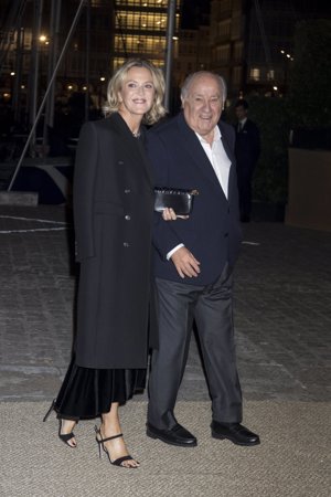 Amancio Ortega y su mujer Flora Pérez, felices en la boda de su hija Marta Ortega con Carlos Torretta, foto oficial
