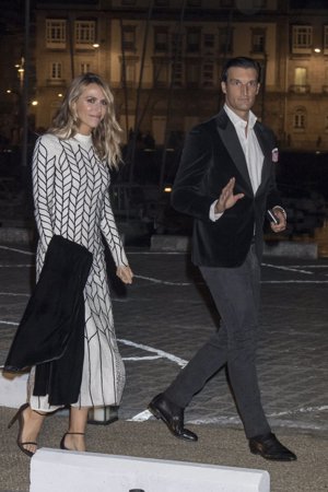 LAURA VECINO Y LUIS MEDINA  EN LA BODA DE MARTA ORTEGA Y CARLOS TORRETTA EN EL NAÚTICO, FOTO OFICIAL