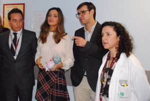 Sara Carbonero en la donación de 20.000 euros al hospital Sao Joao  por los Baby Pelones de Juegaterapia