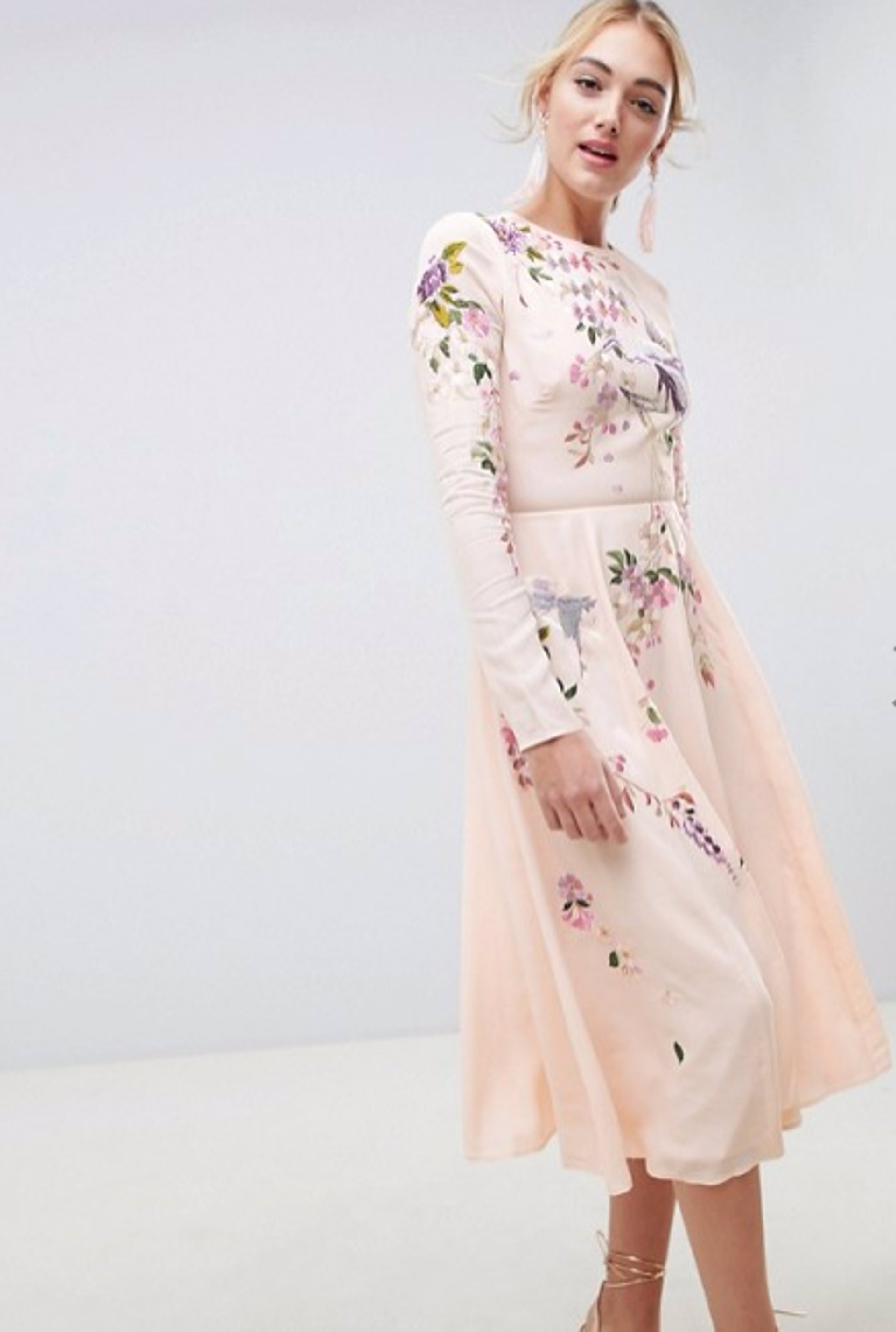 La Reina Letizia con vestido que puedes encontrar en Asos
