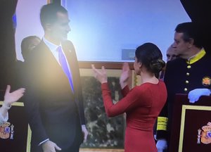 Reina Letizia aplaude fervorosamente el día de la Constitución
