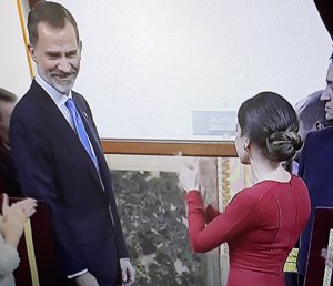 Felipe y Letizia, aplausos y risas en el Congreso por la Constitución