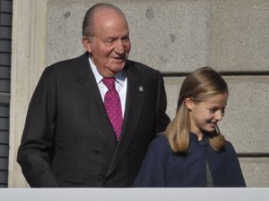 El Rey Juan Carlos de risas con su nieta la heredera de la Corona, la Princesa Leonor