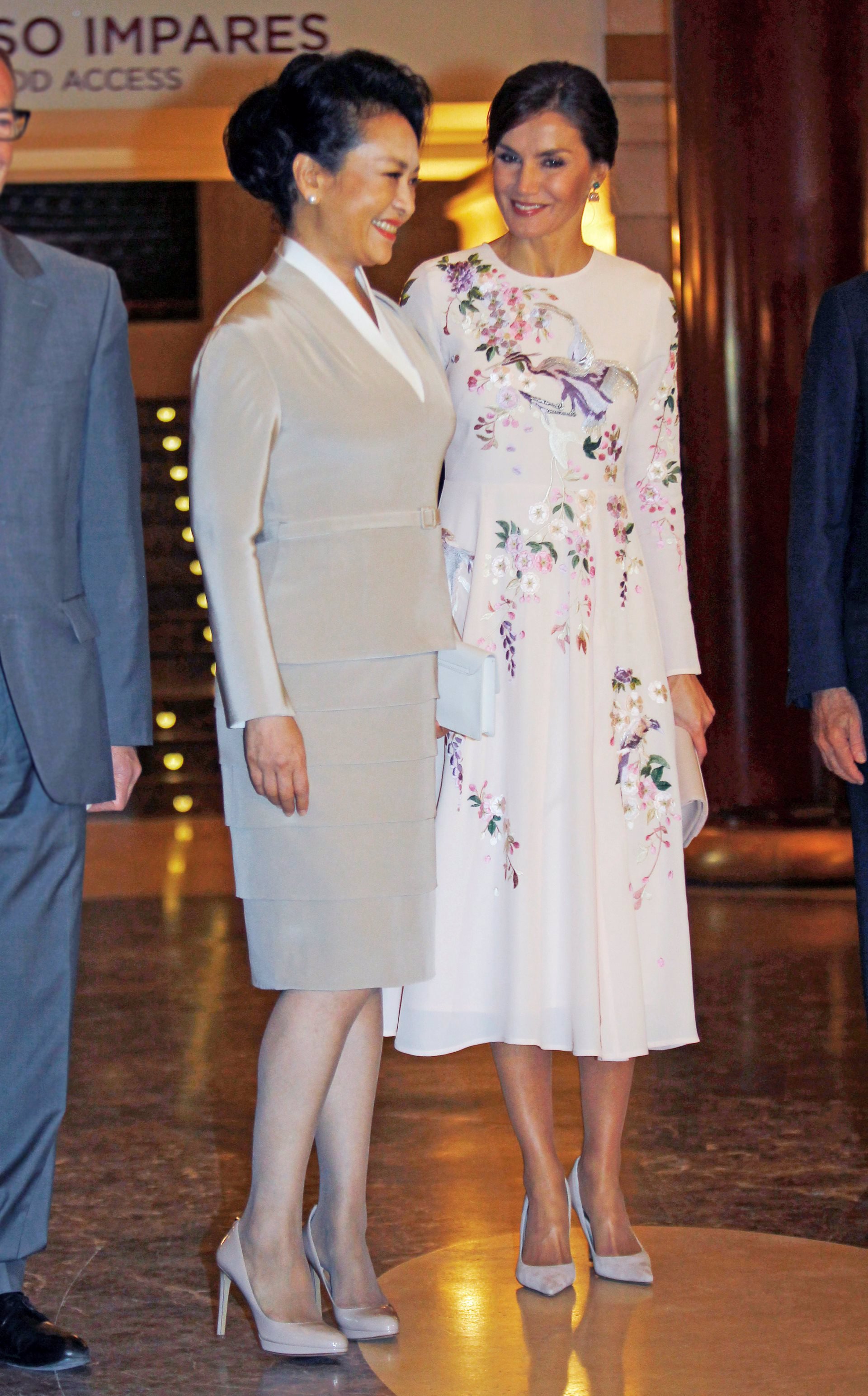 La Reina Letizia con vestido con detalles orientales  2018