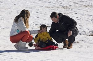 Silvia Casas y Manu Tenorio, una pareja feliz en la nieve