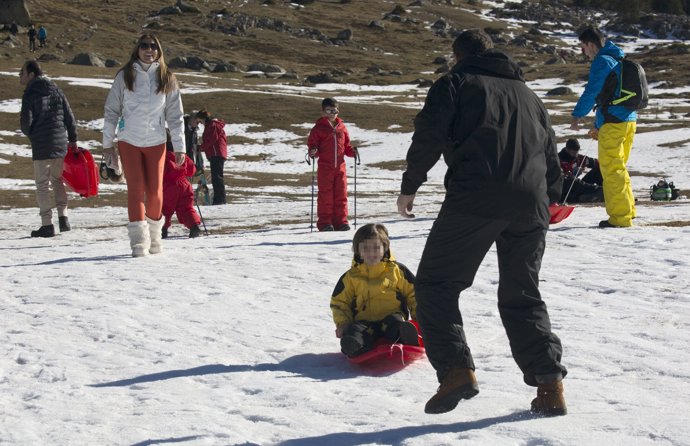 Silvia Casas y Manu Tenorio, una pareja feliz en la nieve