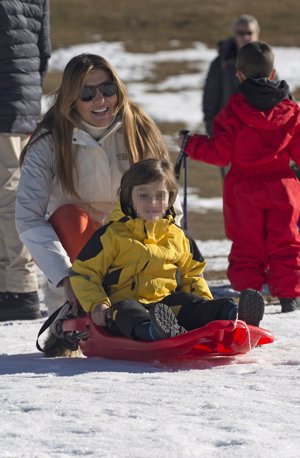 Silvia Casas y Manu Tenorio, una pareja feliz en la nieve