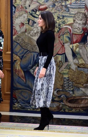 La Reina Letizia sorprende con un perfecto look de temporada en versión 'low cost'