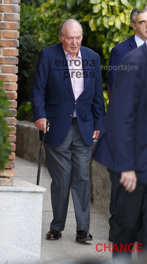 El Rey Don Juan Carlos disfruta de una comida entre amigos