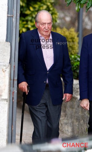 El Rey Don Juan Carlos disfruta de una comida entre amigos