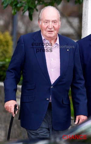 El Rey Don Juan Carlos disfruta de una comida entre amigos