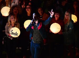 Maroon 5, hizo una presentación muy  emotiva en el show de la Super Bowl aunque no convenció