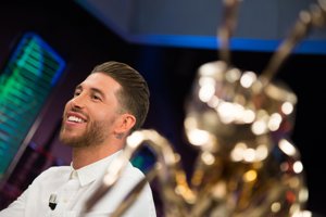 sergio ramos el regala una hormiga a pablo motos eh