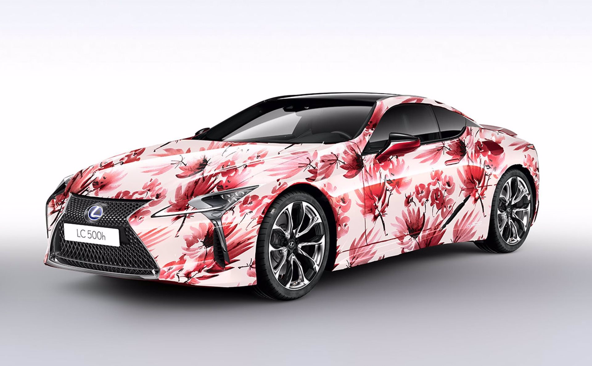 LEXUS LC500h Art Car inspirado en las flores japonesas y en los trazos de acuarela