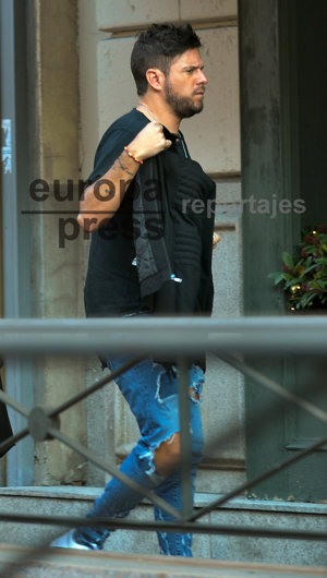 Pablo López pone fin a los rumores con Miriam Rodríguez en una comida con su novia