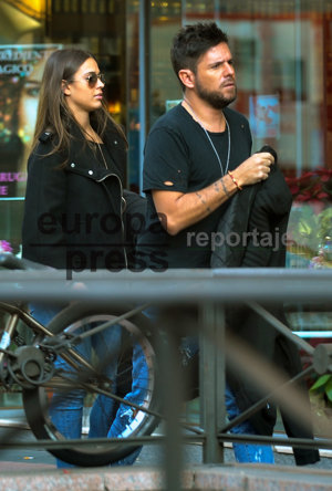 Pablo López pone fin a los rumores con Miriam Rodríguez en una comida con su novia