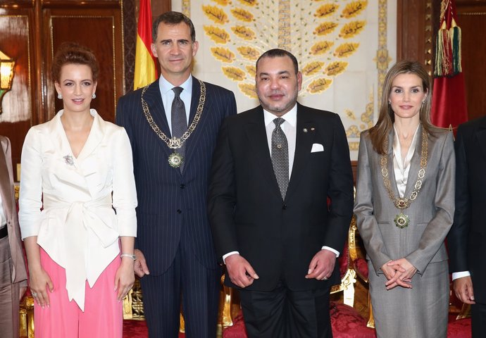 Felipe VI, Letizia, Mohammed VI y Lalla Salma en 2014. Letizia también utilizó el gris como este 2019