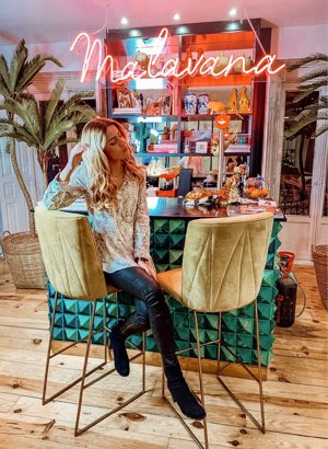 MERI URBA. María Urbaneja con un look muy casual botas de agua rainproof. Un look total sin necesidad de que tenga que llover