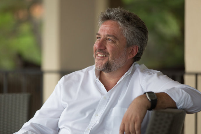 Alex Rovira autor de sus libros Amar y Alegría