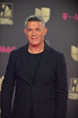 Alejandro Sanz en la alfombra de los premios Lo Nuestro 2019