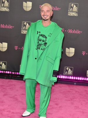 J Balvin en la alfombra de los premios Lo Nuestro 2019