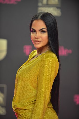 Natti Natasha en la alfombra de los premios Lo Nuestro 2019