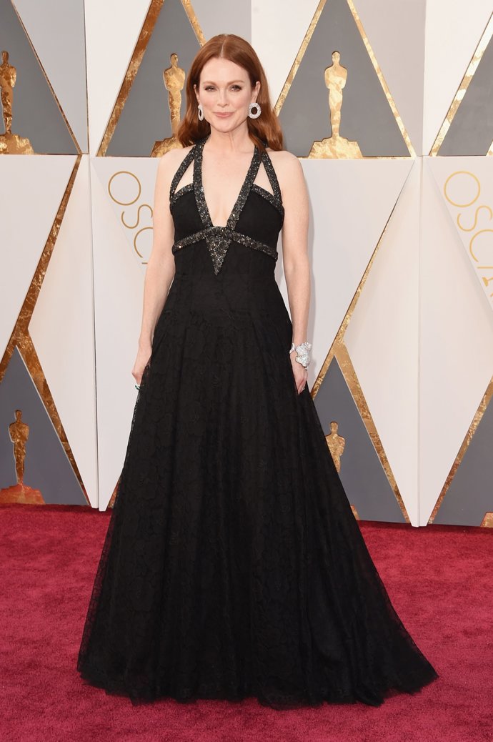 Julianne Moore en los Oscar 2016 con la colección de Alta Costura Primavera-Verano de Chanel con pedrería 