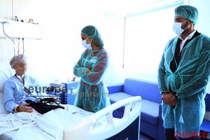 Paula Echevarría en el Hospital La Paz visitando a los niños con cáncer