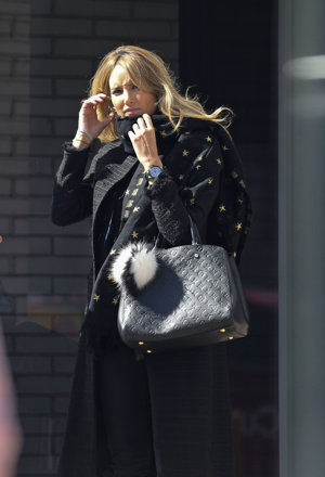 Alba Carrillo sale de las instalaciones de Telecinco