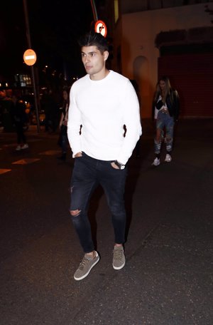 Javier Tudela disfruta de una divertida cena con su novia y con Anna Padilla