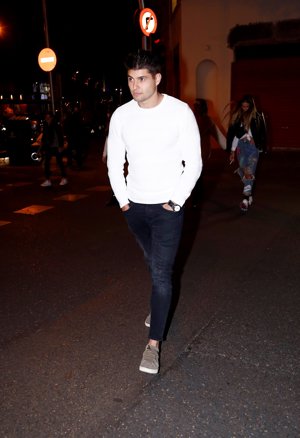 Javier Tudela disfruta de una divertida cena con su novia y con Anna Padilla