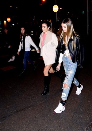 Javier Tudela disfruta de una divertida cena con su novia y con Anna Padilla