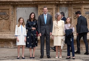 La Reina Letizia y Doña Sofía se reencuentran en una Misa de Pascua llena de complicidad