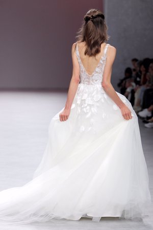 María Salas arrasa en la Valmont Barcelona Bridal Fashion Week